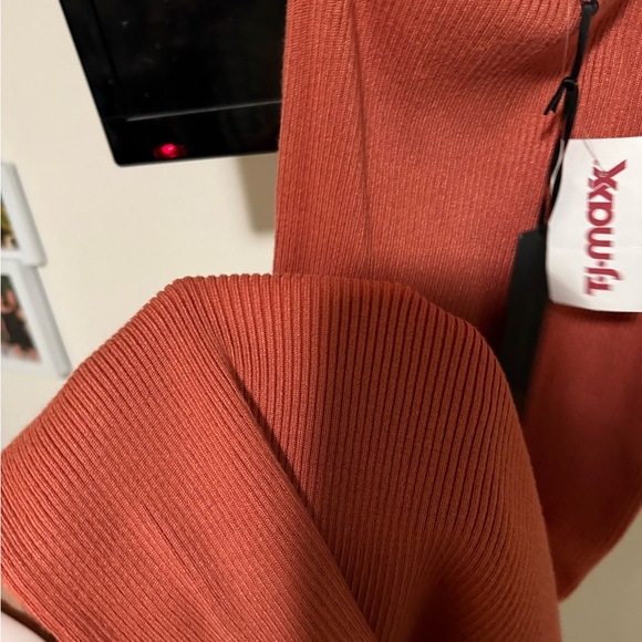 House of Harlow sweater one shoulder dress midi - Picture 4 of 4